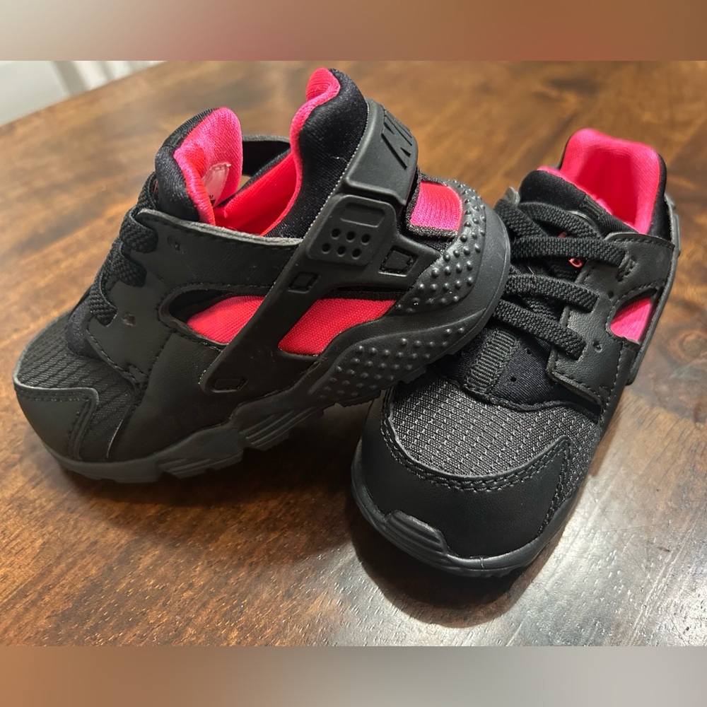 Nike Kid's Huarache Run Sneaker Toddler Girls 7c NWOB